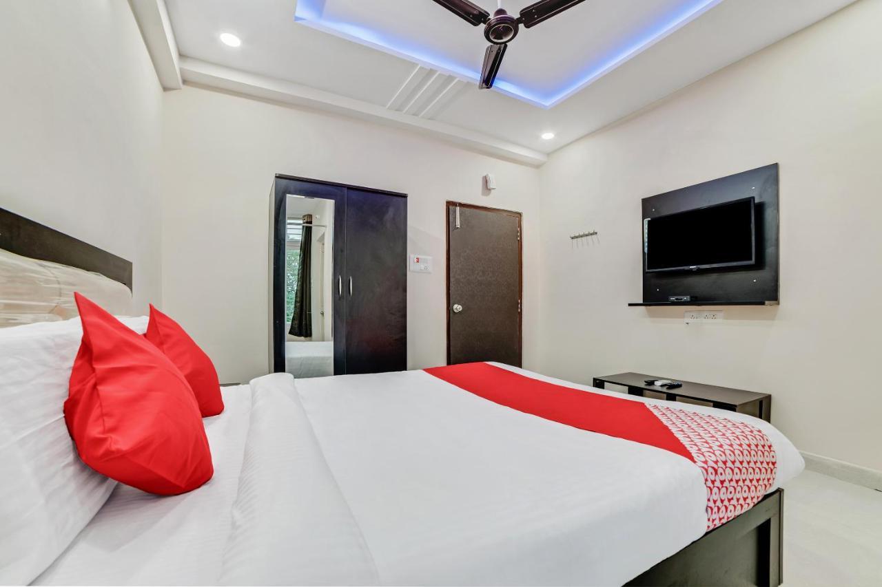Vaccinated Staff- Oyo Flagship 60526 Five Star Grand Shamshabad Exterior foto